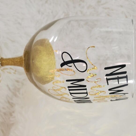 New Year's Wishes Midnight Kisses Gold Glittered Stemmed Wine Glass - Picture 6 of 10